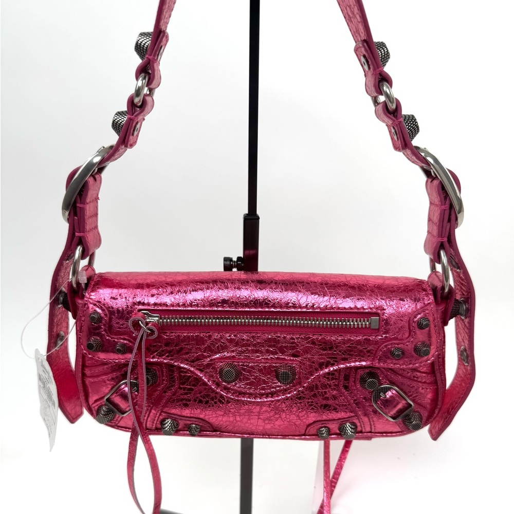 Balenciaga Metallic Agneau
Arena Le Cagole Sling Bag XS in Pink. NWT’s
$1750